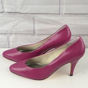 Newport News sz 8 pink fuschia leather heels